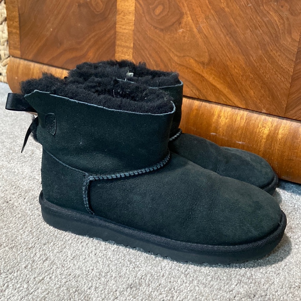 UGG Bailey Bow Black Short Boots size 5